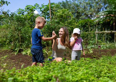 Family visiting the garden close to Villa Lechuza