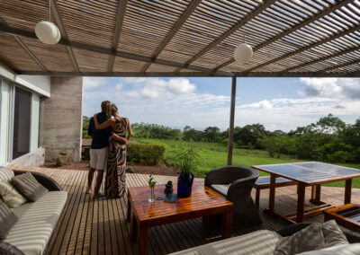 A couple of guests of Villa Tortuga enjoying the view from de deck of the green building