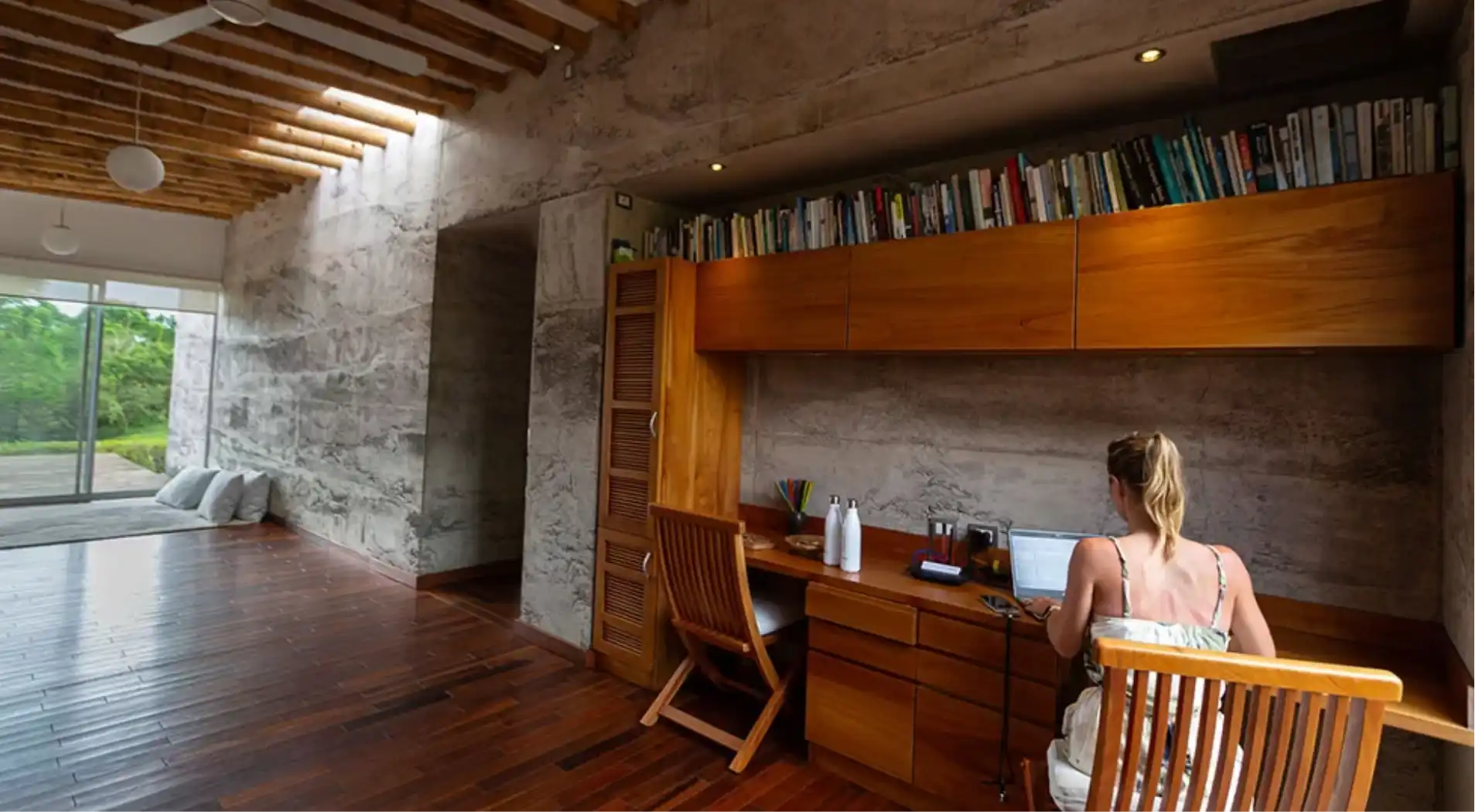 Biblioteca moderna en madera