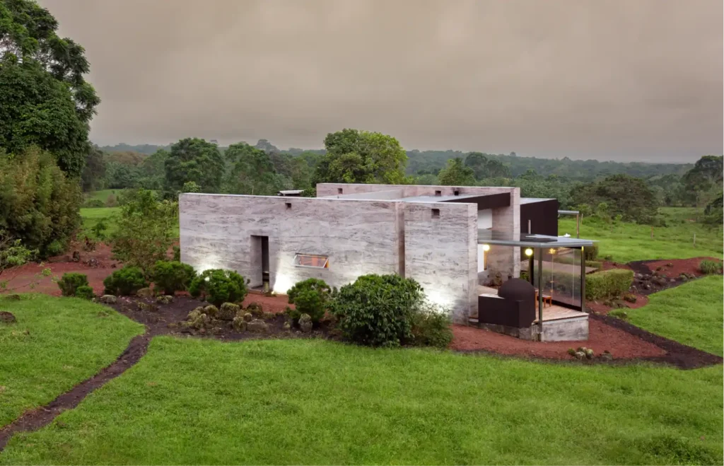 Fachada moderna blanca