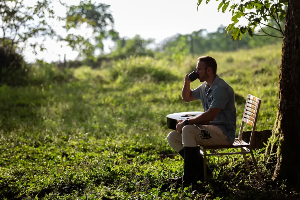 A quiet coffee break on the farm at Montemar, surrounded by the highlands